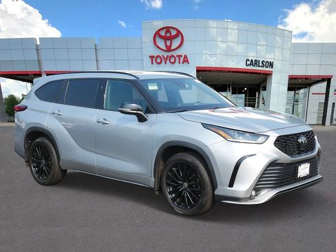 Used 2023 Toyota Highlander XSE AWD/4WD image 2