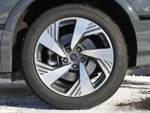 Used 2025 Audi Q6 e-tron Premium Plus w/ Premium Plus image 14