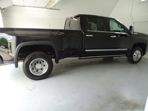 Used 2025 Chevrolet Silverado 3500 High Country w/ Technology Package AWD/4WD image 25