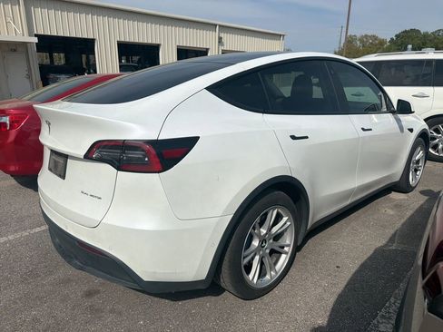 Used 2021 Tesla Model Y Long Range image 5