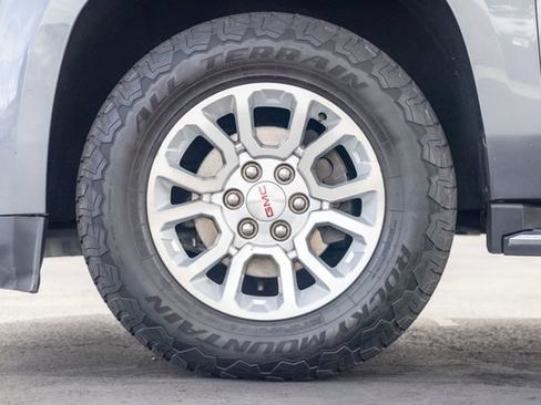 Used 2019 GMC Yukon XL SLT w/ Open Road Package AWD/4WD image 13