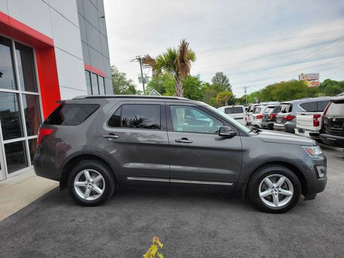 Used 2016 Ford Explorer XLT AWD/4WD image 7