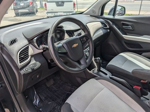 Used 2019 Chevrolet Trax LS FWD image 12