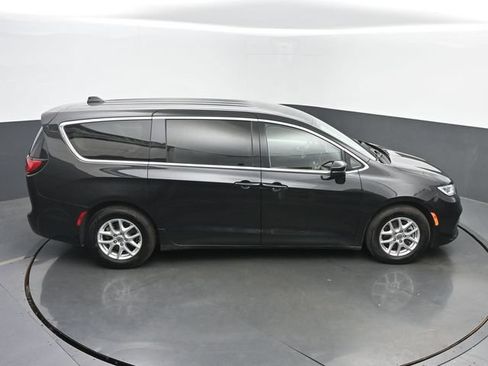 Used 2023 Chrysler Pacifica Touring-L FWD image 38