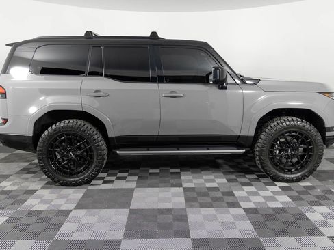 Used 2024 Lexus GX 550 w/ Accessory Package (2T) image 9