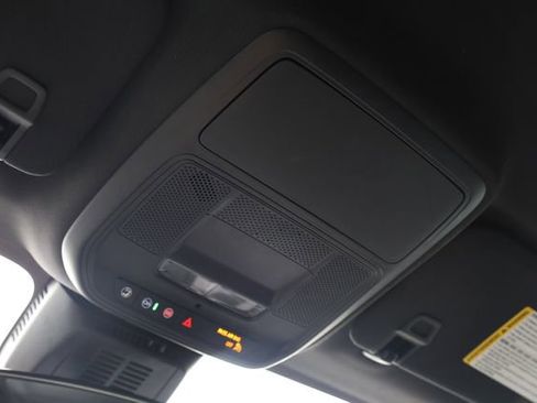 Used 2025 Chevrolet Equinox LT image 23