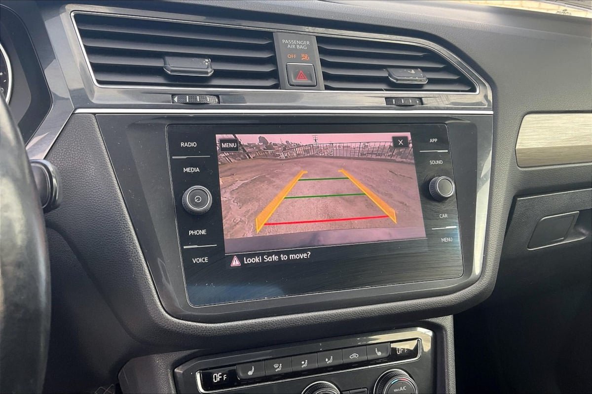 Used 2018 Volkswagen Tiguan SE w/ Panoramic Sunroof Package FWD image 21