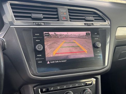 Used 2018 Volkswagen Tiguan SE w/ Panoramic Sunroof Package image 21