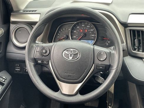 Used 2015 Toyota RAV4 LE image 13