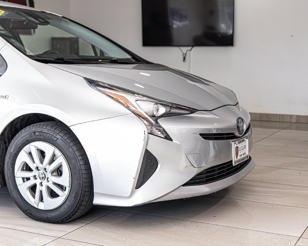 Used 2017 Toyota Prius Two FWD image 3