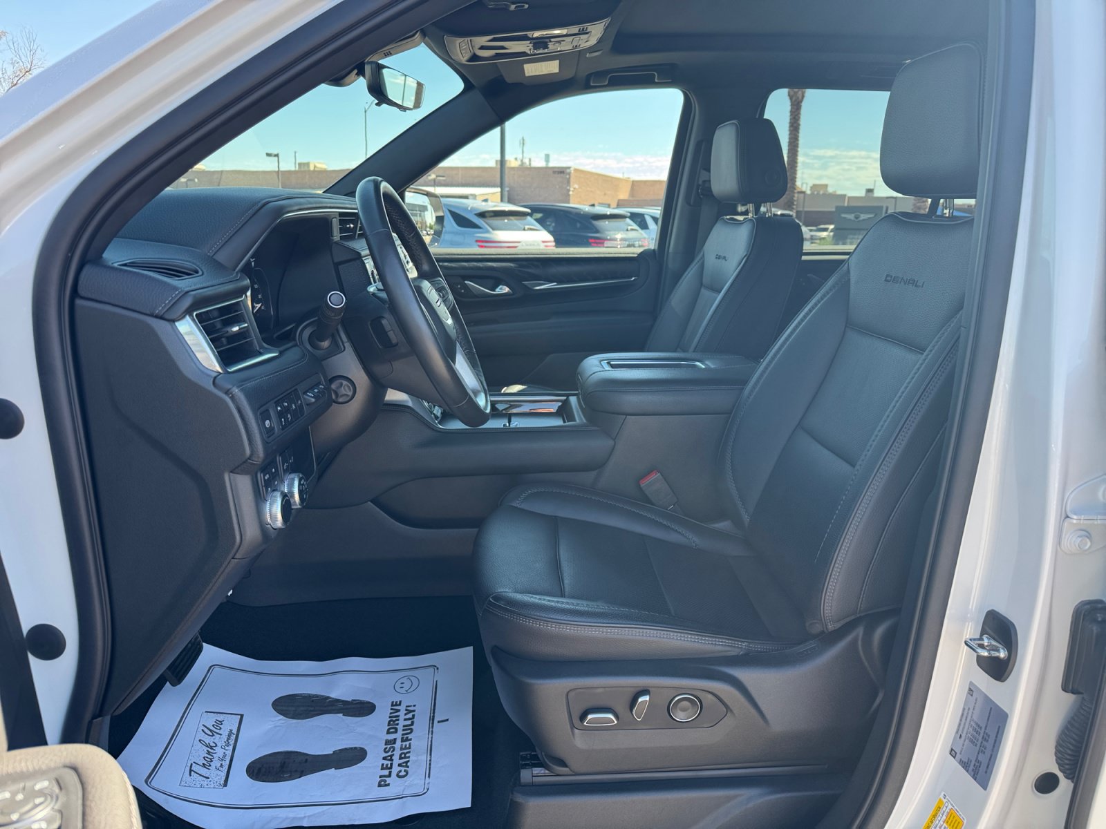 Used 2021 GMC Yukon Denali w/ Denali Premium Package AWD/4WD image 14