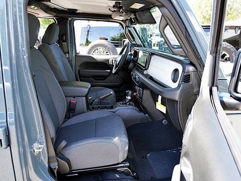 New 2025 Jeep Gladiator Willys image 17