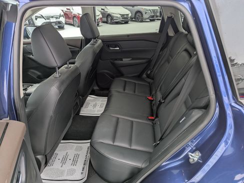 Used 2023 Nissan Rogue SV w/ SV Premium Package image 14