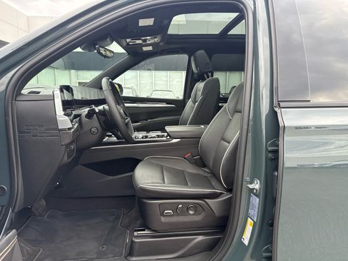 Used 2025 Cadillac Escalade ESV Sport w/ Touring Package AWD/4WD image 14