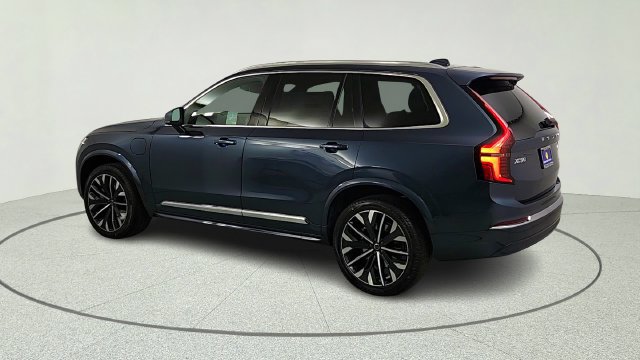 New 2026 Volvo XC90 T8 Plus w/ Protection Package AWD/4WD image 7