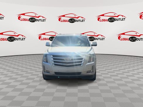 Used 2020 Cadillac Escalade ESV Premium Luxury RWD image 3