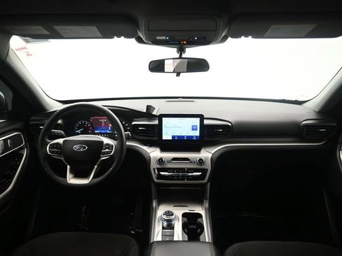 Used 2024 Ford Explorer XLT RWD image 10