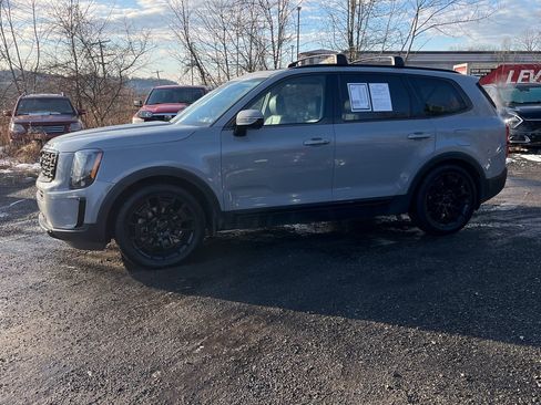 Used 2021 Kia Telluride SX w/ SX Prestige Package image 4