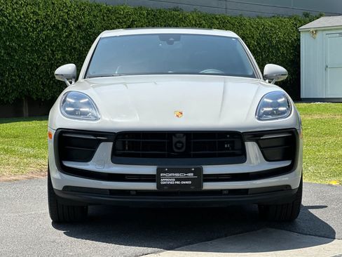 Certified 2025 Porsche Macan AWD/4WD image 11