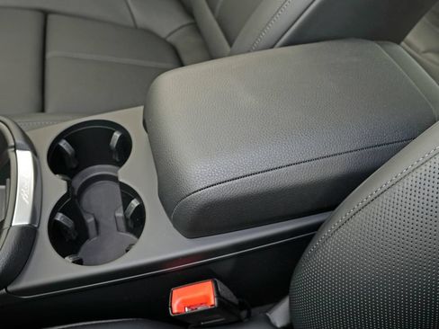 Used 2026 Porsche Macan AWD/4WD image 31