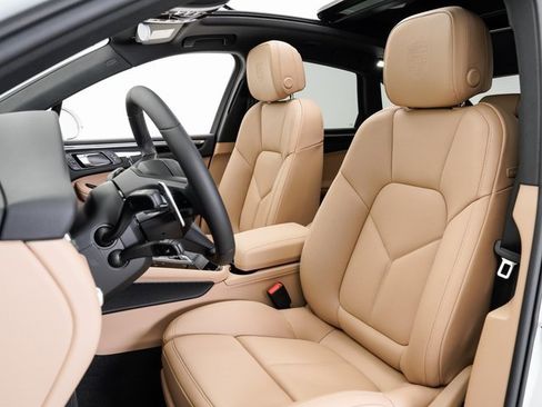 New 2025 Porsche Macan image 5