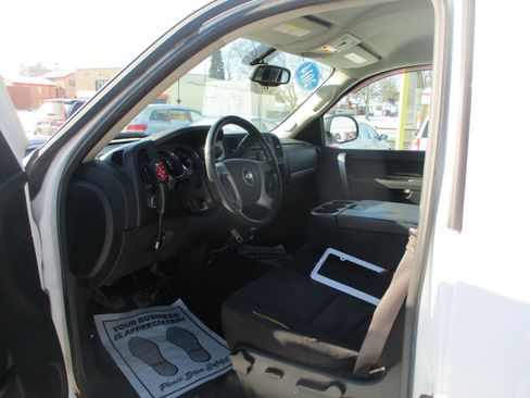 Used 2014 Chevrolet Silverado 2500 LT w/ Suspension Package, Off-Road image 9