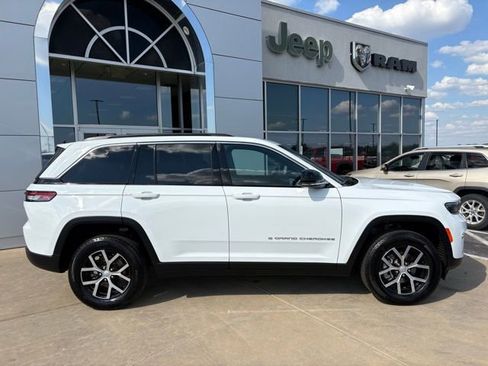 Used 2024 Jeep Grand Cherokee Limited image 7