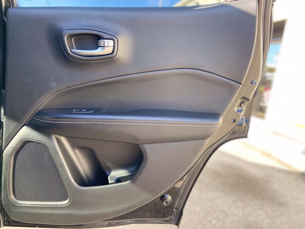 Used 2018 Jeep Compass Latitude w/ Popular Equipment Group AWD/4WD image 23