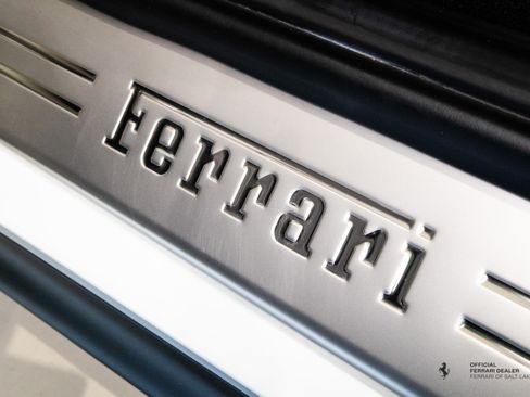 Used 2018 Ferrari 812 Superfast RWD image 14