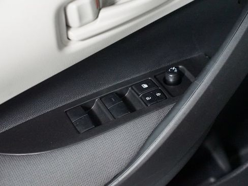Certified 2025 Toyota Corolla LE FWD image 28