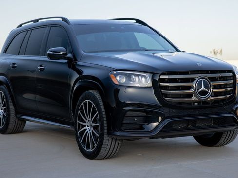 Used 2024 Mercedes-Benz GLS 450 4MATIC image 10