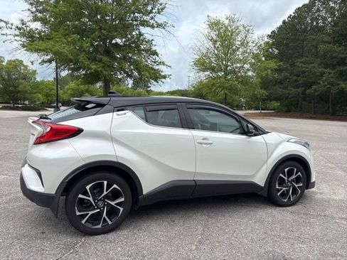 Used 2019 Toyota C-HR Limited FWD image 6