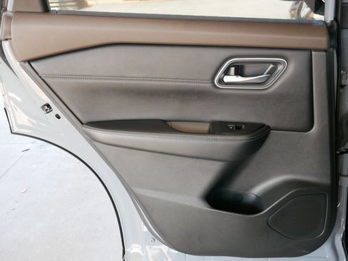 Used 2022 Nissan Rogue Platinum w/ Head-Up Display Package image 26