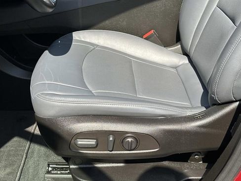 Used 2023 Buick Enclave Essence AWD/4WD image 17