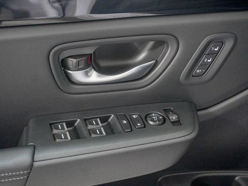 Used 2025 Honda Pilot Touring image 19