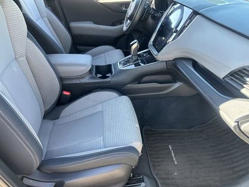 Used 2025 Subaru Outback Premium AWD/4WD image 13