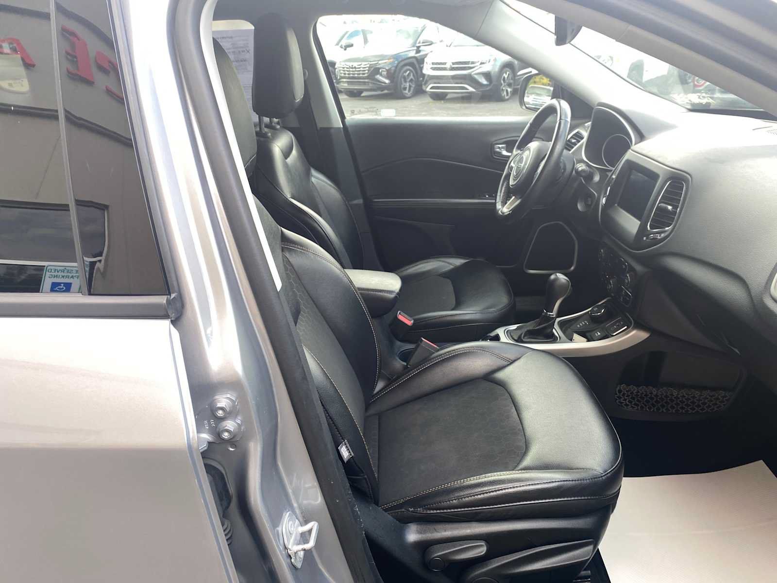 Used 2018 Jeep Compass Latitude w/ Popular Equipment Group AWD/4WD image 22