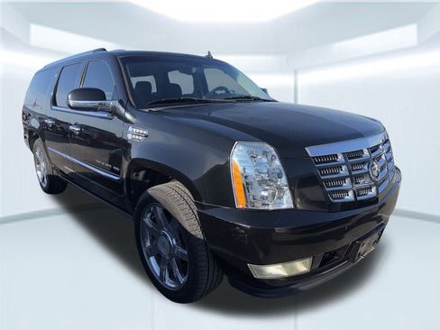 Used 2011 Cadillac Escalade ESV Premium image 2