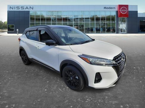 Certified 2023 Nissan Kicks SR w/ SR Premium Package image 3