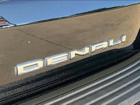 Used 2021 GMC Yukon Denali w/ Denali Premium Package AWD/4WD image 7