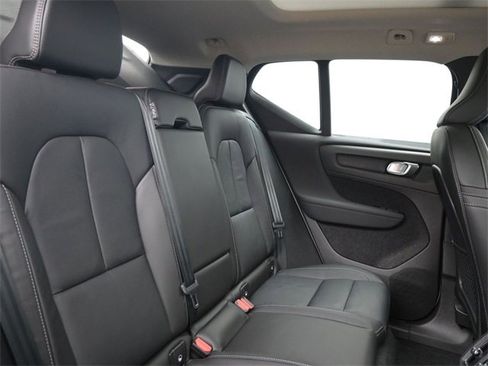 Used 2023 Volvo XC40 B5 Plus w/ Protection Package Premier image 32