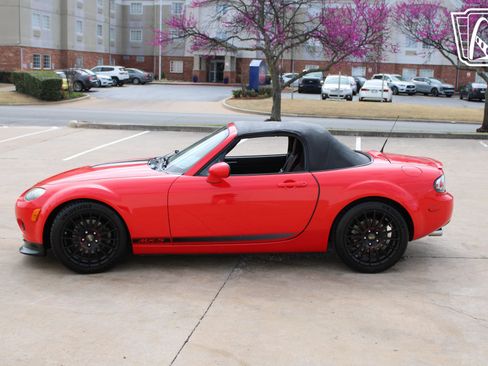 Used 2006 MAZDA MX-5 Miata Sport RWD image 6