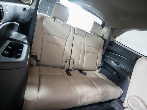 Used 2020 Honda Pilot Touring image 12