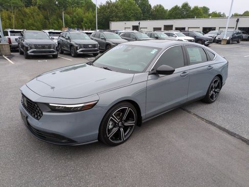 Used 2023 Honda Accord Sport image 3