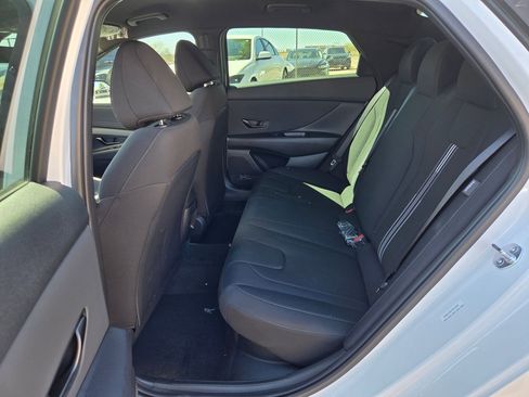 New 2025 Hyundai Elantra SEL image 16