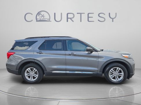Used 2023 Ford Explorer XLT w/ Equipment Group 202A RWD image 6
