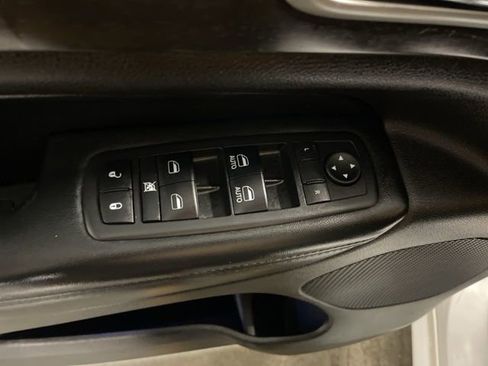 Used 2018 Jeep Grand Cherokee Altitude image 14