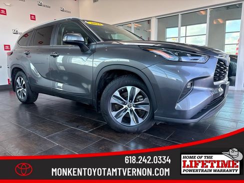 Used 2023 Toyota Highlander XLE FWD image 1
