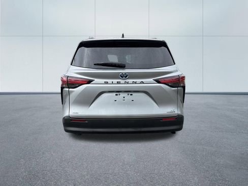 Used 2021 Toyota Sienna LE w/ LE Plus Package AWD/4WD image 6