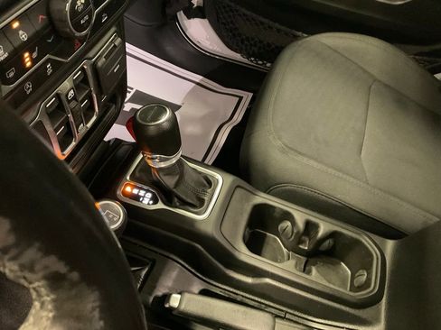 Used 2023 Jeep Gladiator Sport image 13